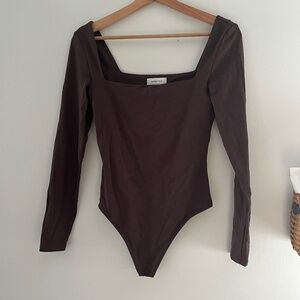 Set of 5 Aritzia babaton, Sundeh bodysuits M